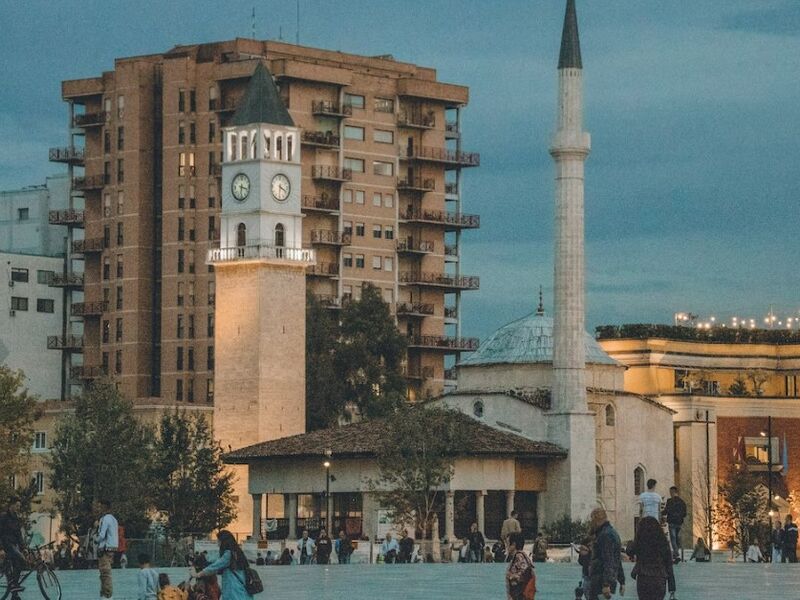 İzmir Çıkışlı Kosovalı Büyük Balkan Turu Air Albania Havayolları İle Extra Turlar ve Akşam Yemekleri Dahil