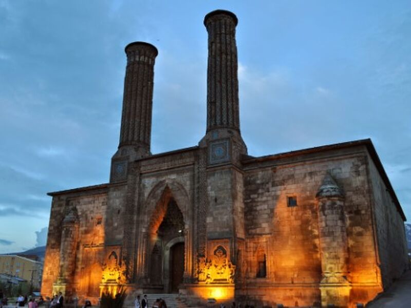 İzmir'den Doğu Ekspresi Rotası Van, Karlar Altında İshakpaşa, Kars, Erzurum Palandöken Turu (4 Gece Otel)